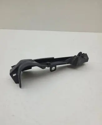 Fender mounting bracket