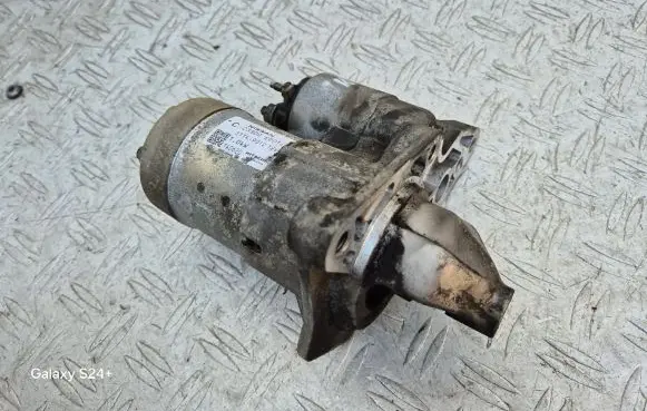 Nissan Juke I F15 Starter motor 23300EE01C S114901D