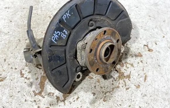Volkswagen PASSAT B7 Front wheel hub spindle knuckle