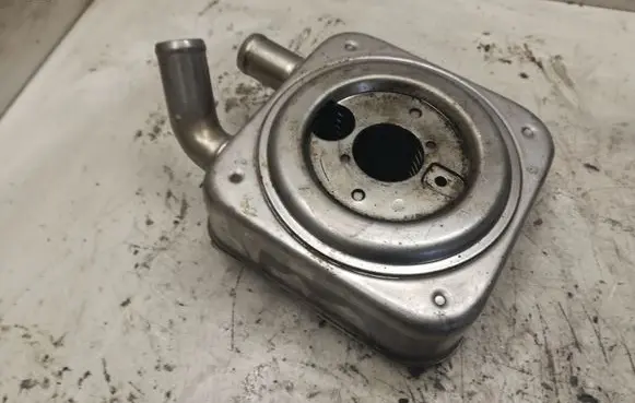 Hyundai Tucson JM Oil filter mounting bracket