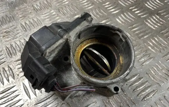 Volkswagen PASSAT B6 Throttle valve A2C53249824