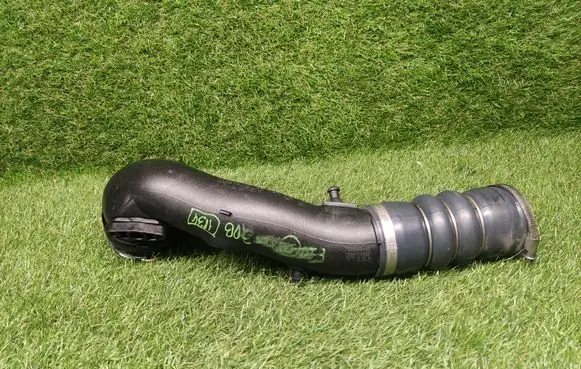 BMW 5 F10 F11 Air intake hose/pipe 7588268 758826805 23557610