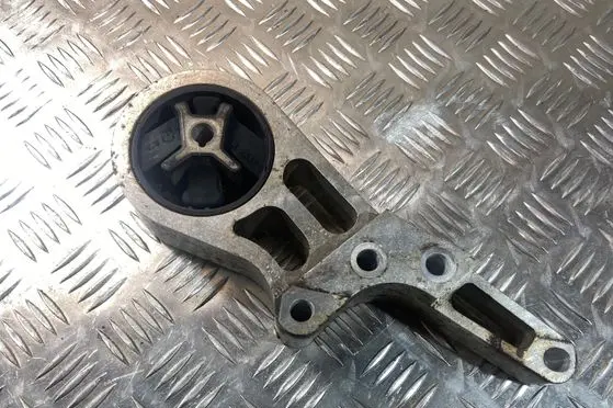 Volvo V40 Engine mount bracket 31325048
