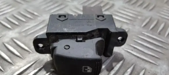 Hyundai i20 (PB PBT) Electric window control switch 202005491