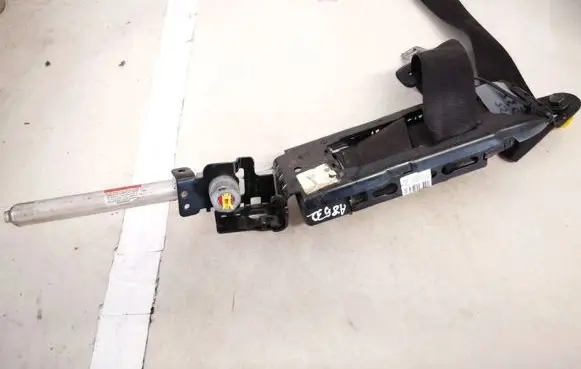 Volvo C30 Front seatbelt 30642223