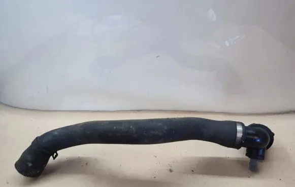 Volkswagen Touareg I Engine coolant pipe/hose 7L6122291