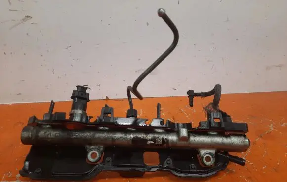 Renault Scenic II - Grand scenic II Fuel distributor 8200396999
