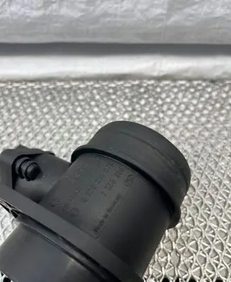 BMW 1 E81 E87 Mass air flow meter 7566986 0280218015