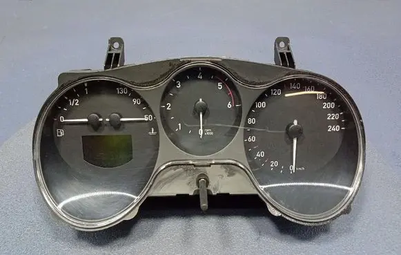 Seat Altea XL Speedometer (instrument cluster) 5P0920822E