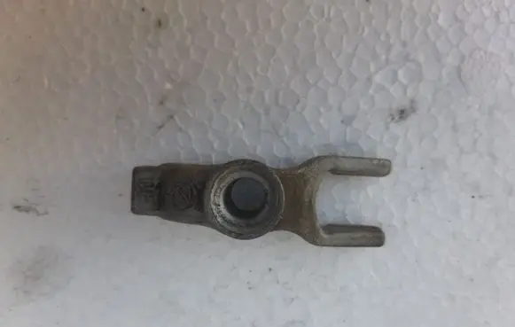 Opel Insignia A Fuel Injector clamp holder 4763