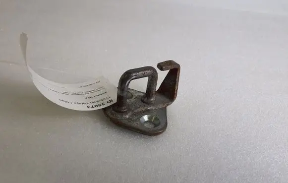 Hummer H3 Front door lock loop/hook striker 7N06
