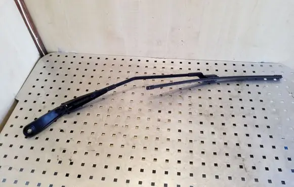 Volvo XC60 Front wiper blade arm 30753529