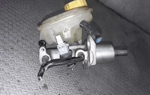 Audi A4 S4 B5 8D Master brake cylinder 4B0611301E