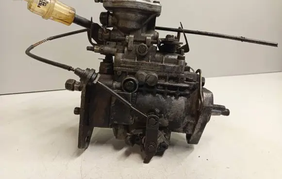 Volkswagen PASSAT B3 Fuel injection high pressure pump 0460494062 068130107AM 01134383443