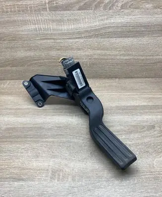 Ford Mondeo Mk III Accelerator throttle pedal 2S719F836DA MC362