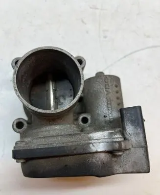 Volkswagen Polo Throttle valve 03C133062B