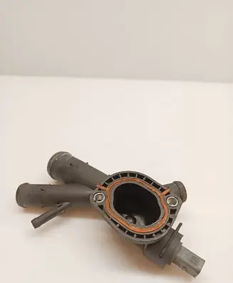 Volkswagen PASSAT B7 Engine coolant pipe/hose 03L121131AA