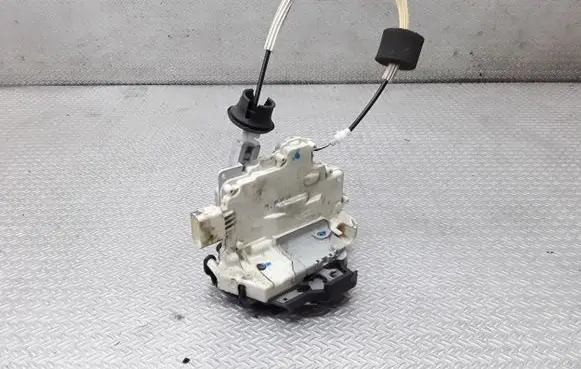 Audi A6 S6 C6 4F Front door lock 4F1837015