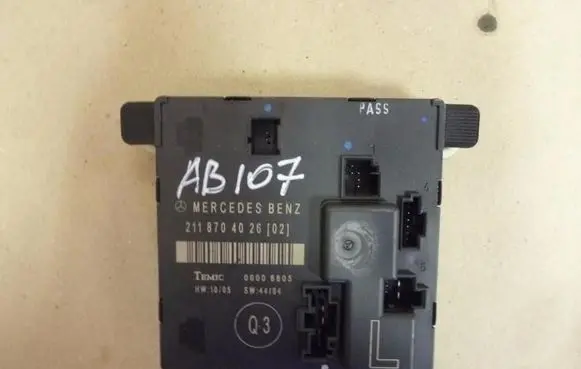 Mercedes-Benz E W211 Door control unit/module A2118704026 AB107