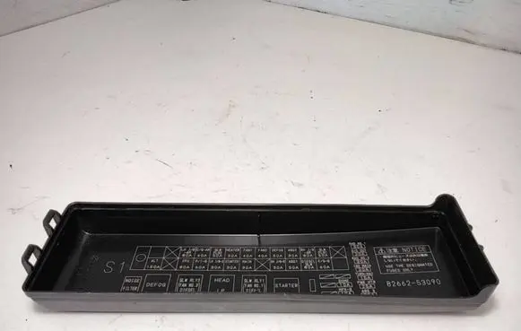 Lexus IS 220D-250-350 Fuse box cover 8266253090