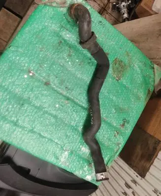 Coolant pipe/hose