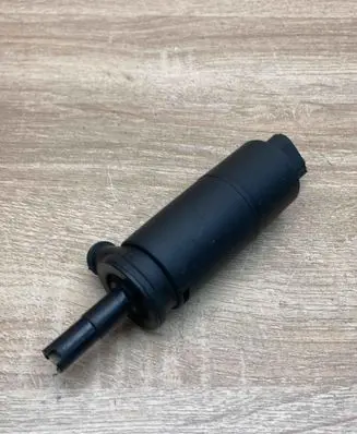BMW 5 E39 Windscreen/windshield washer pump 8377613