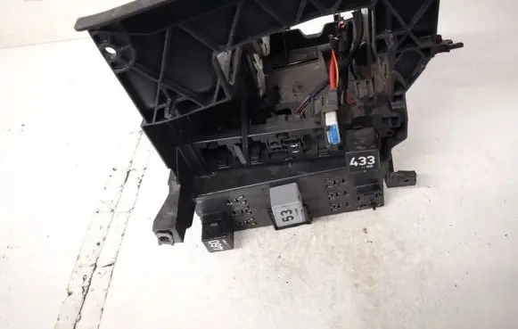 Volkswagen PASSAT B6 Fuse box set 3c0937049e