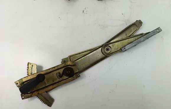 Opel Kadett E Front door manual window regulator 