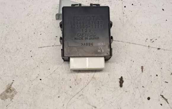 Toyota Prius (XW30) Hazard warning light relay 4230001111