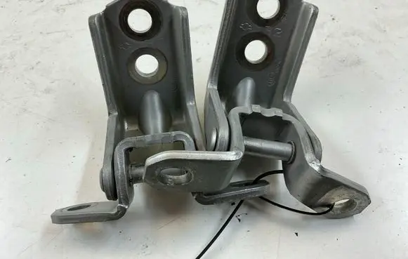 Nissan Leaf I (ZE0) Front door hinge set 82421AG000