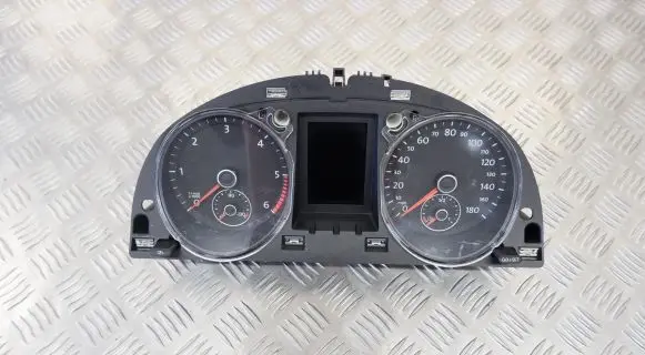 Volkswagen PASSAT CC Speedometer (instrument cluster) 3C8920970P
