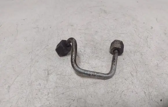 Volkswagen PASSAT B7 Fuel injector supply line/pipe 