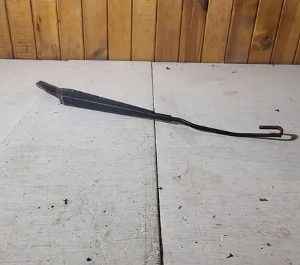 Volvo S60 Front wiper blade arm 182358