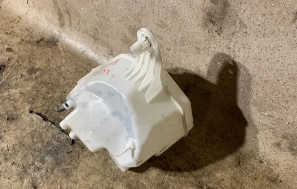 BMW Z4 E89 Windshield washer fluid reservoir/tank 7192850