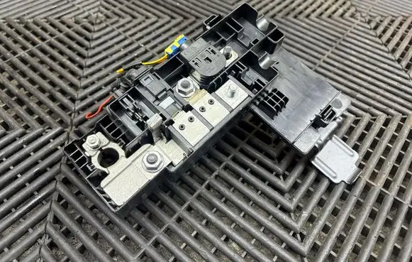 Volvo XC90 Battery relay fuse 19370000001