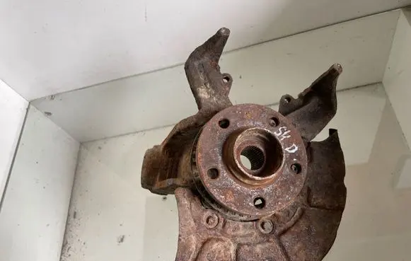 Volkswagen Golf IV Front wheel hub spindle knuckle