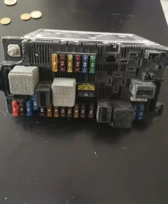 Mercedes-Benz CLS C219 Fuse box set 2115454201