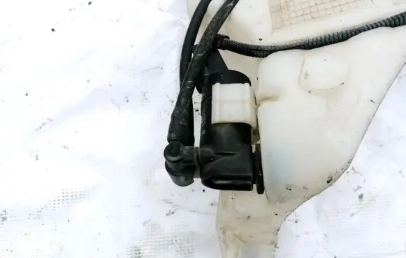 Ford Focus C-MAX Windscreen/windshield washer pump