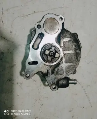 Audi A4 S4 B8 8K Vacuum pump 03L145100