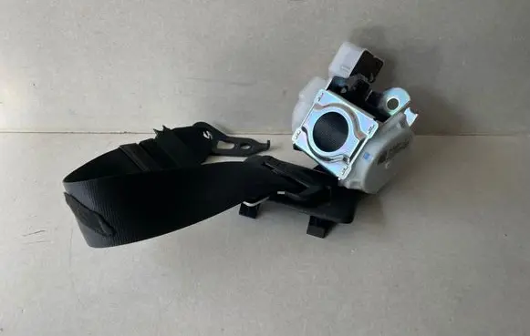 Porsche Cayenne (92A) Middle seatbelt (rear) 7p5885657k