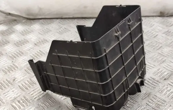 Volkswagen PASSAT B7 Battery box tray cover/lid 3C0915335