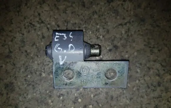 BMW 5 E34 Front door upper hinge 41511950842