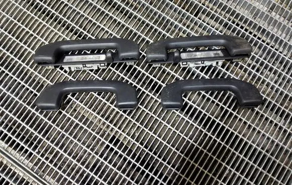 Mercedes-Benz B W246 W242 A set of handles for the ceiling 
