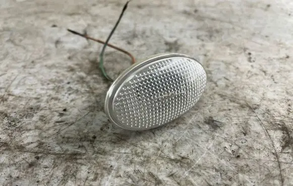 Front fender indicator light