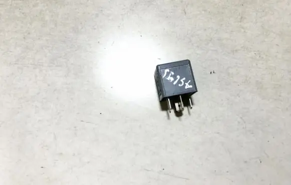 Volkswagen PASSAT B4 Other relay 191927841 v23134a52x196