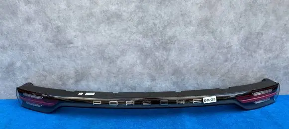 Porsche Cayenne (9Y0 9Y3) Rear light center trim bar blend 9Y0945081F