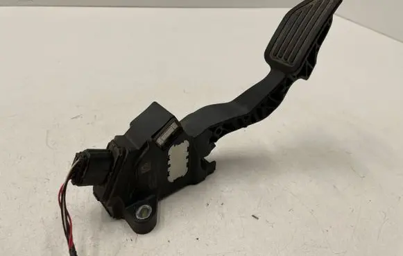 Toyota Yaris Accelerator throttle pedal 781100D170 13044A