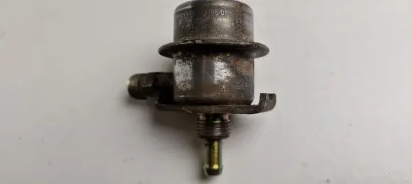 Saab 900 Fuel pressure regulator 0280160256
