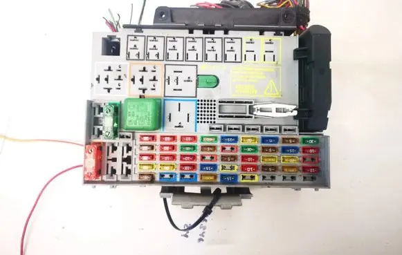 Opel Zafira A Fuse box set 24431677 24412497