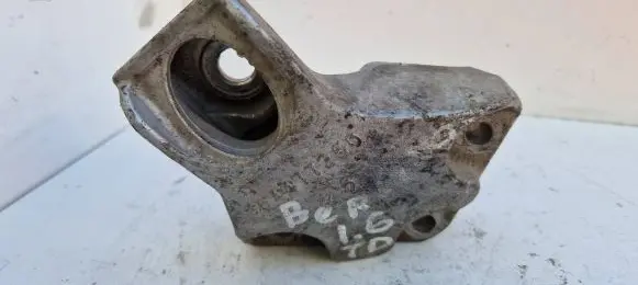 Citroen Berlingo Engine mounting bracket 964477250